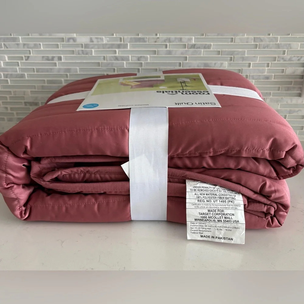 Room Essentials Satin Quilt Twin Twin XL